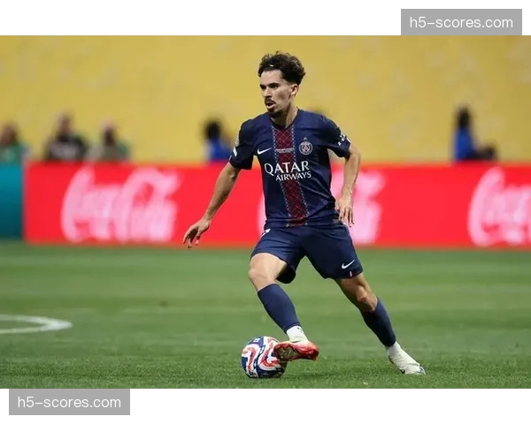 关键对决分析:赖斯如何应对巴黎中场维蒂尼亚的持球推进 关键对决分析:赖斯如何应对巴黎中场维蒂尼亚的持球推进