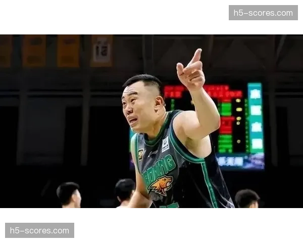 老将韩德君镇守禁区，四次关键封盖铸就辽宁队低位防守铁闸